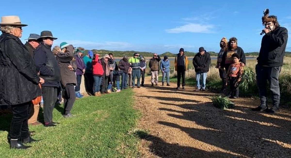 Warrnambool Coastcare Landcare Network community education event (Image: Landcare Australia)
