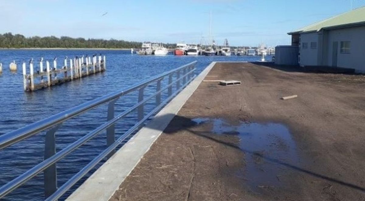 Lakes Entrance - Ocean Rescue seawall