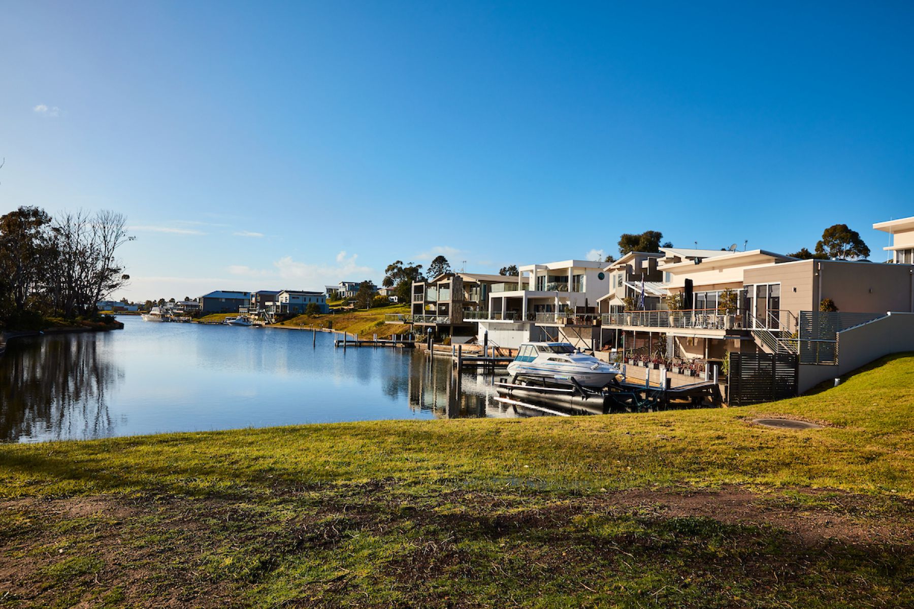 Houses along the Gippsland Lakes. Credit: Craig Moodie.